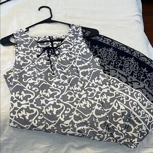 Elegant Black and White Sleeveless Dress MIDI